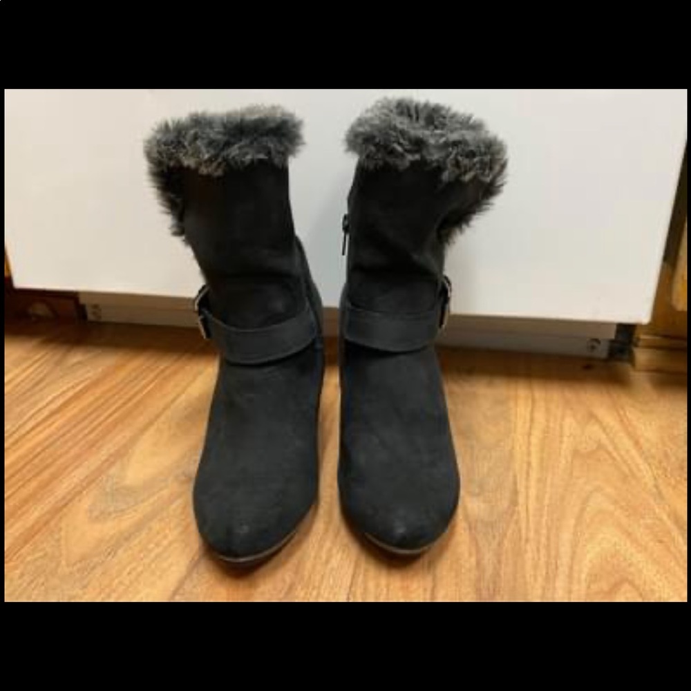 Boots - Picture 3 of 6